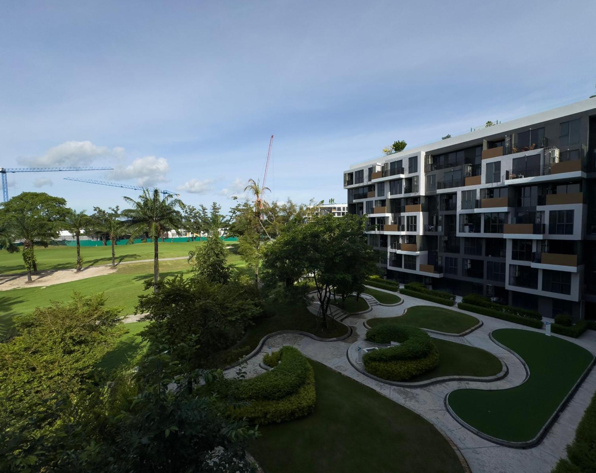 Skypark Laguna Apartments Bangtao Pantai Bang Tao Luaran gambar