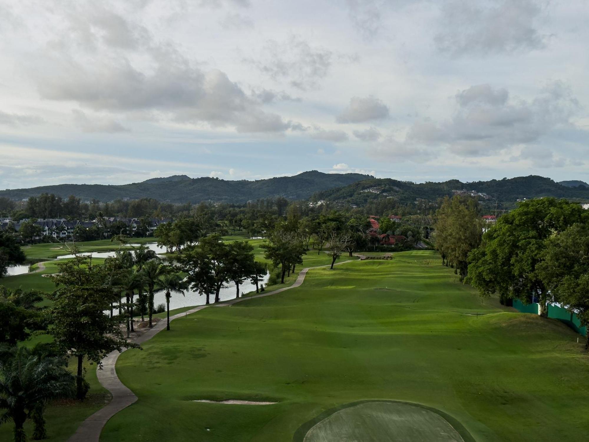 Skypark Laguna Apartments Bangtao Pantai Bang Tao Luaran gambar